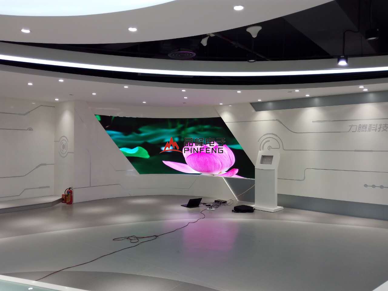 广州市力腾科技展厅.jpg